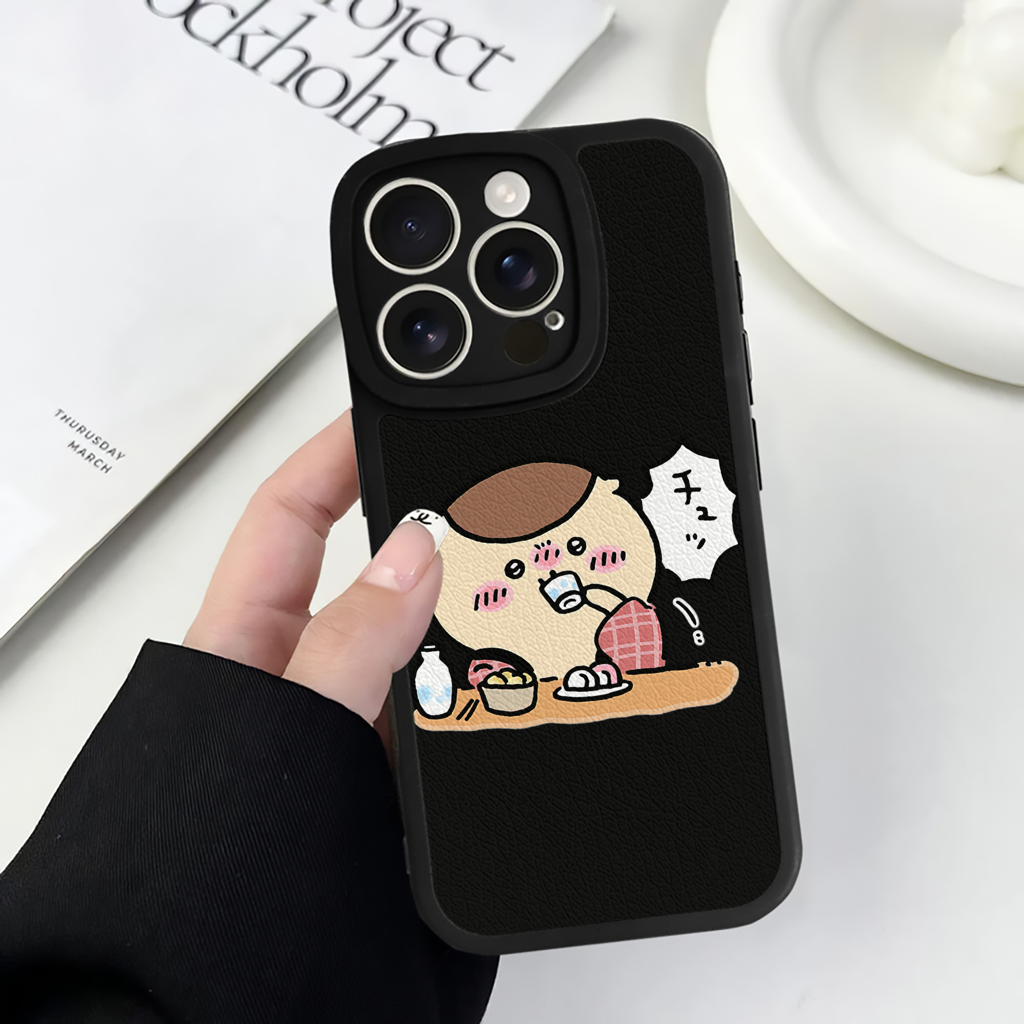 （画像用） ちいかわ くりまんじゅう Chii-kawa kuri manjū 【iPhone 16シリーズ対応】シリコンスマホケース（レザー調） 材質：シリコン